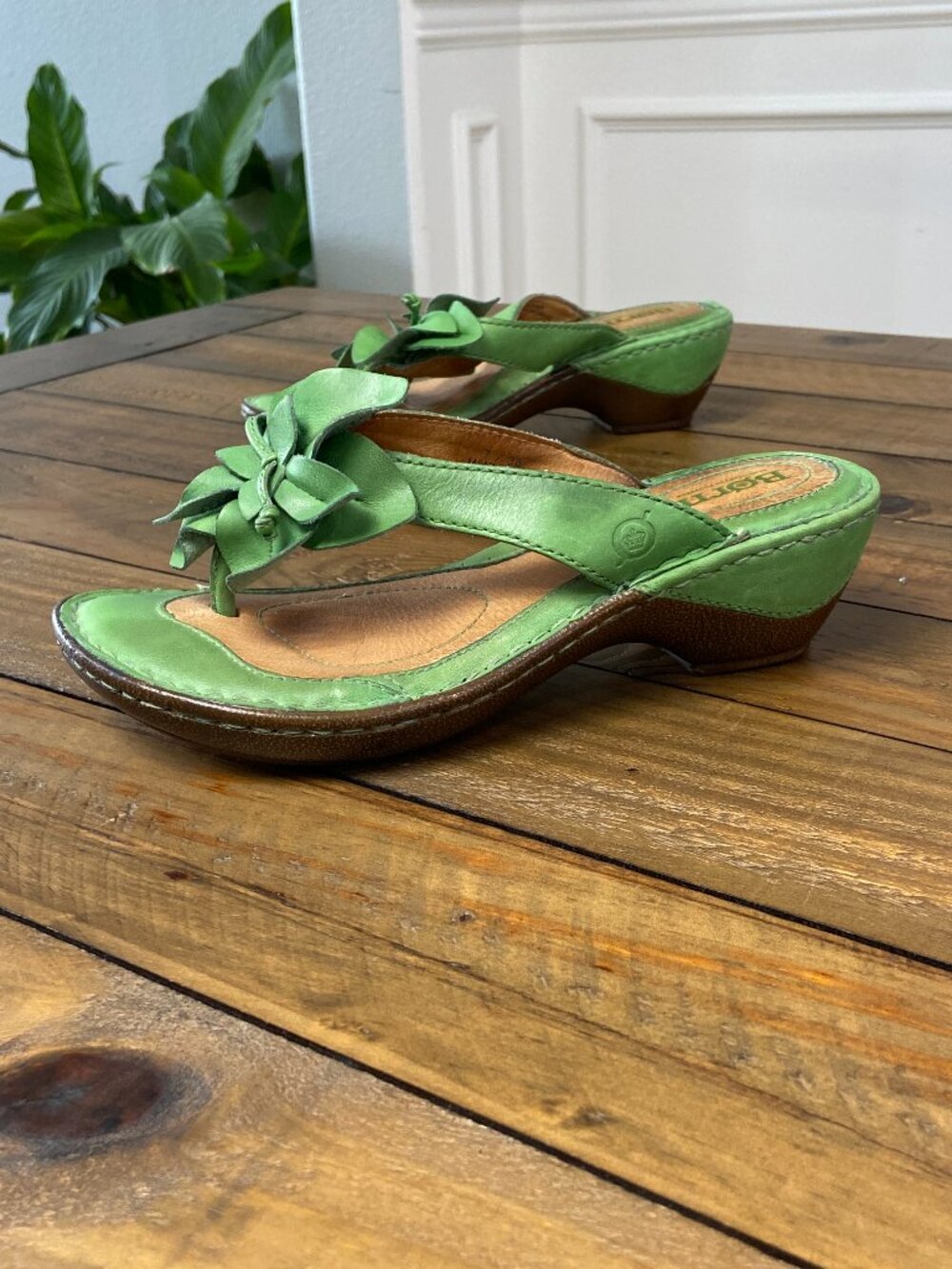 Born Green Leather Floral Wedge Sandals 🌿 sz 7 - Picture 3 of 8